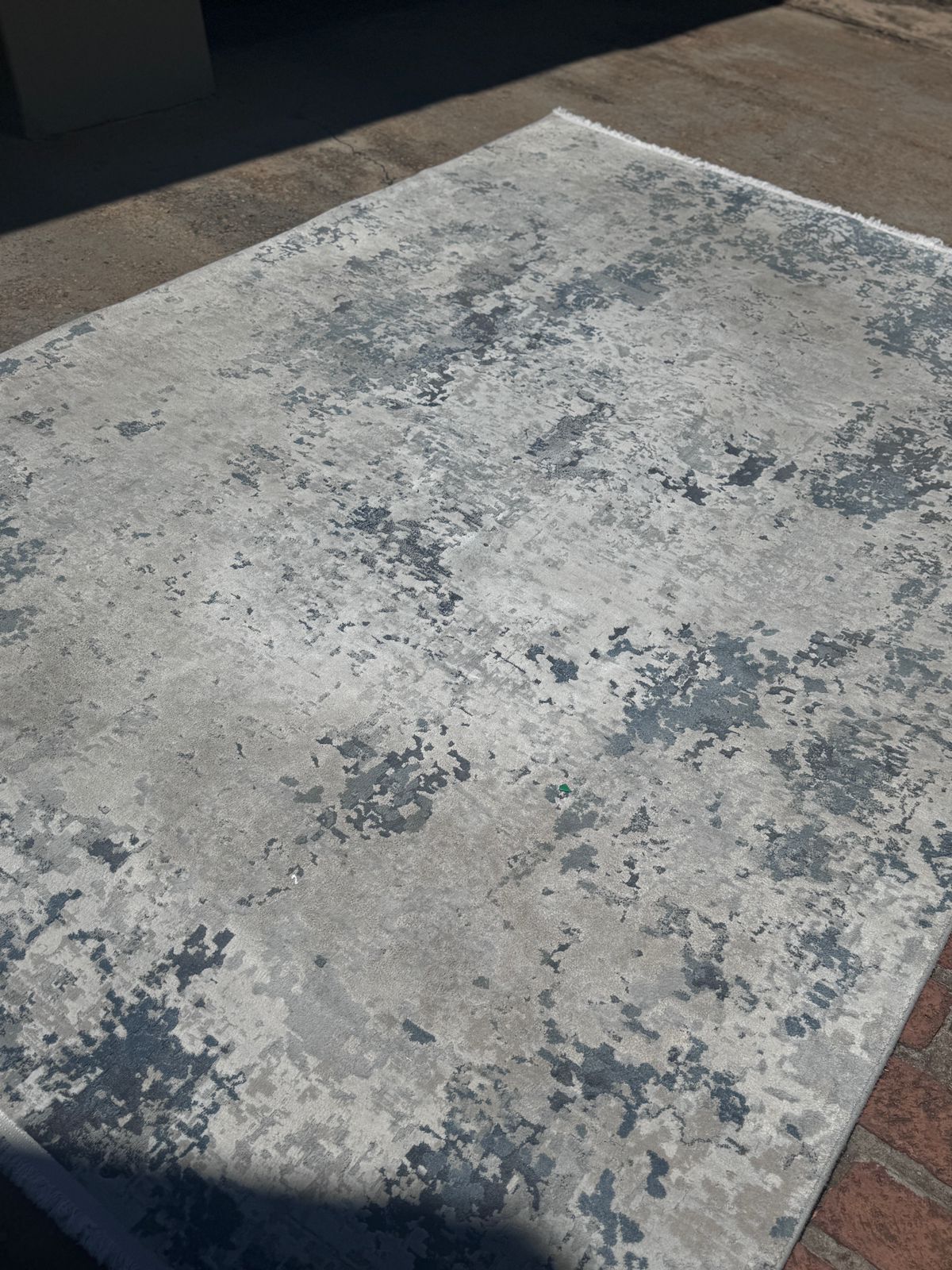 Hospitality carpet lift